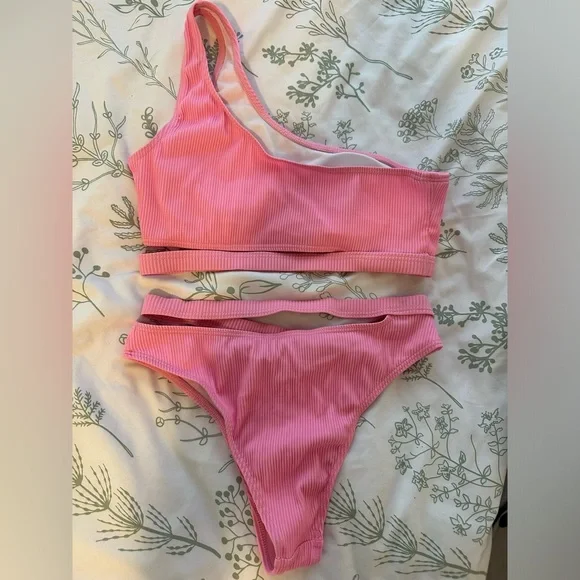 Bikini set - Picture 2 of 2